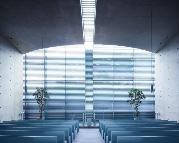 Парижский фотограф путешествует по миру, запечатлевая великолепные интерьеры модернистских церквей