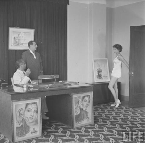21 редкое фото того, как проходил кастинг в Болливуде в 1951 году