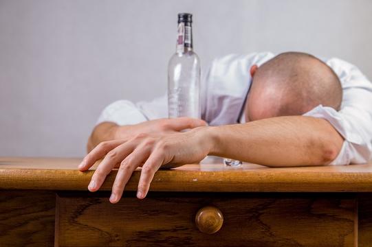 10 признаков, что вам срочно нужно бросить пить