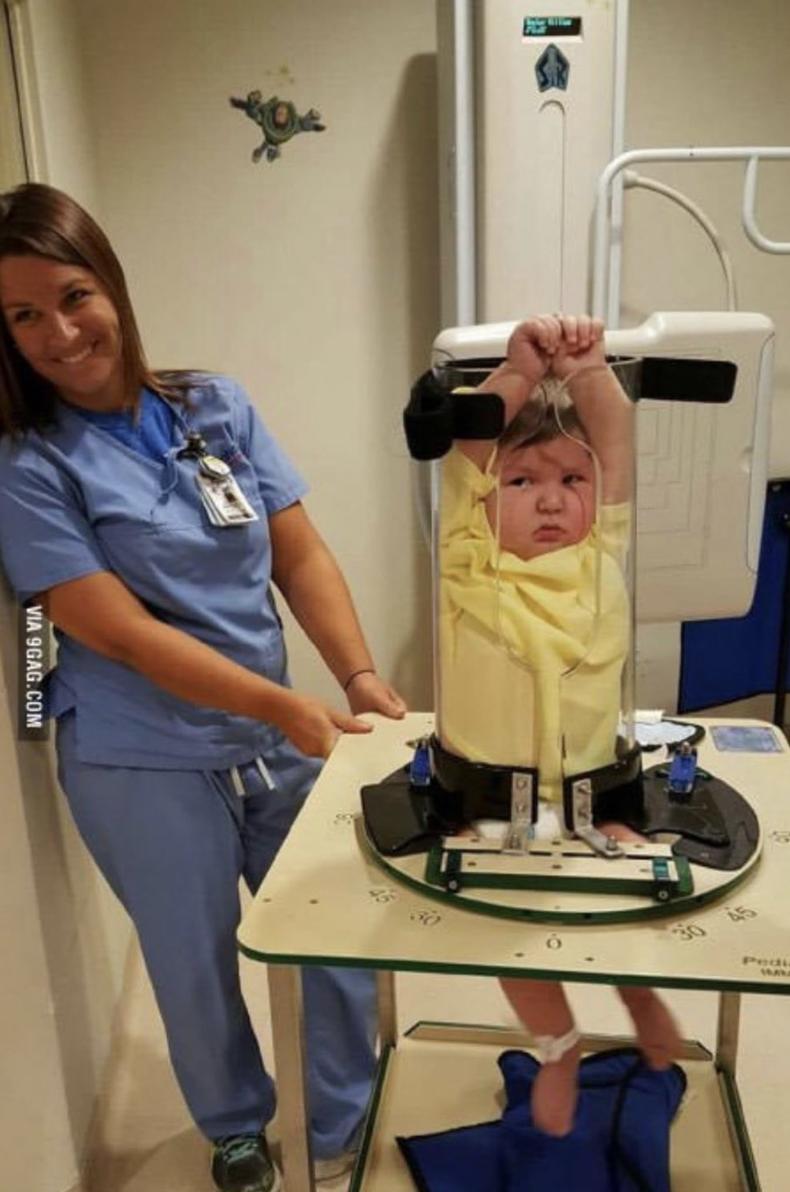 Интернет насмешили фото детей в медицинском чудо-устройстве для рентгена