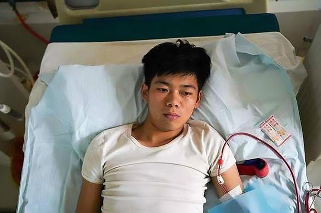 Китаец, который продал почку ради iPhone 4, теперь прикован к постели на всю жизнь