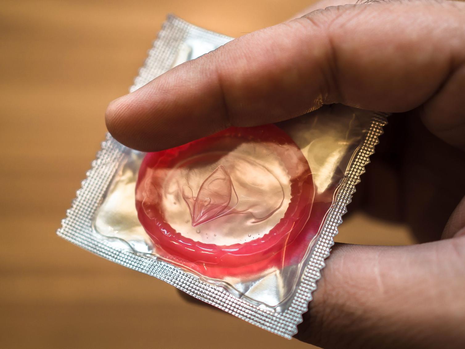 Мама так хотела стать бабушкой, что делала микро-дырки в презервативах сына