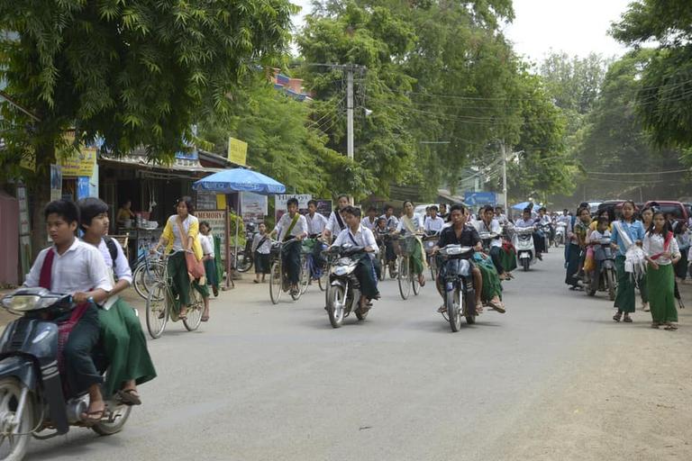 Парень купил 10 000 велосипедов для бедных детей в Мьянме