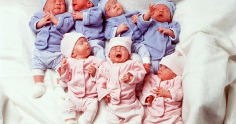 В 1997 году она родила семерых детей   и их бросил муж. Вот как они выглядят сегодня