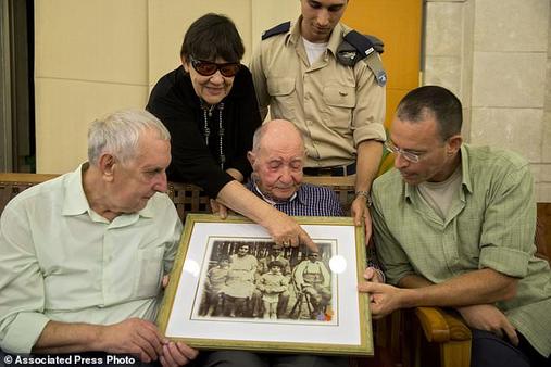 102-летний выживший Холокоста встретился с семьей, которую считал убитой в 1944 году