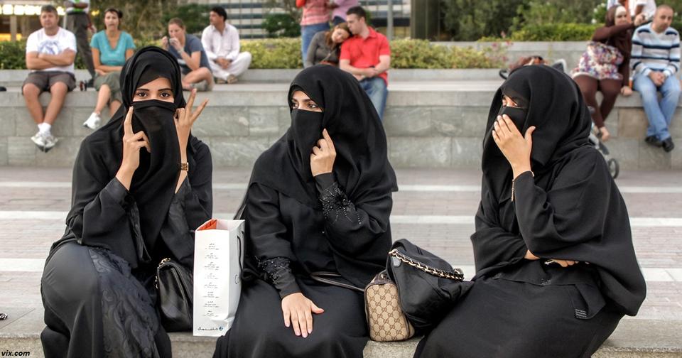 Женщинам Саудовской Аравии разрешили покидать страну без разрешения мужчины