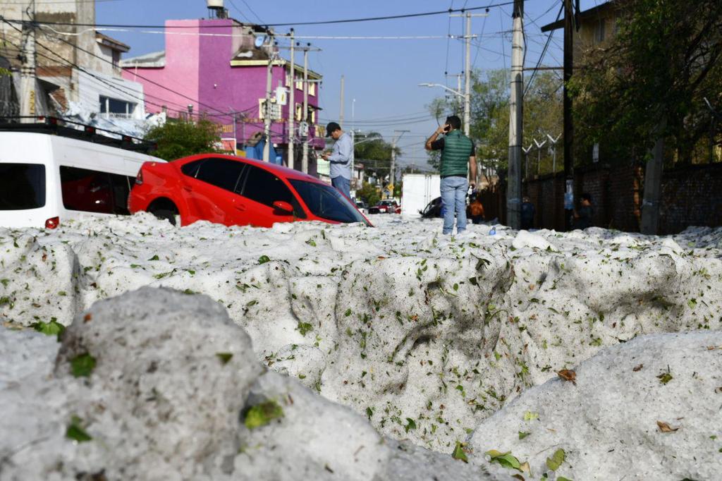В Мексике после 30-градусной жары город завалило 2-метровым слоем снега