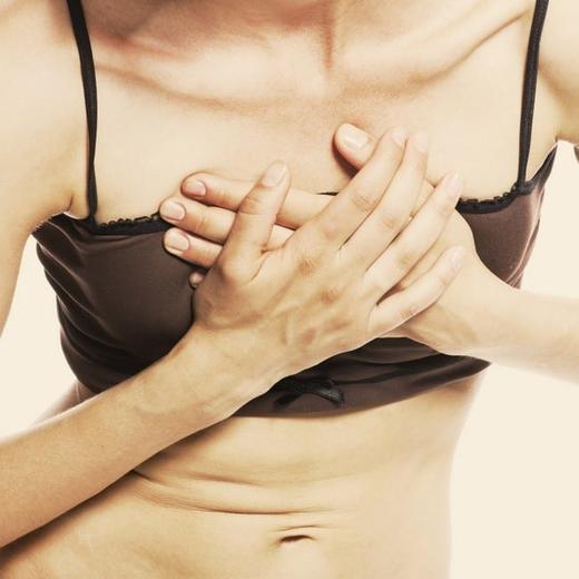 11 причин, почему может болеть грудь