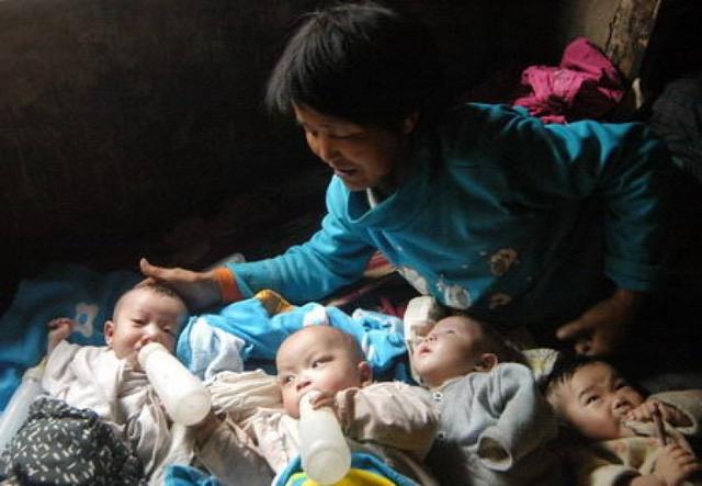 Она спала по 2 часа в сутки 47 лет подряд - и все ради 45 приемных детей