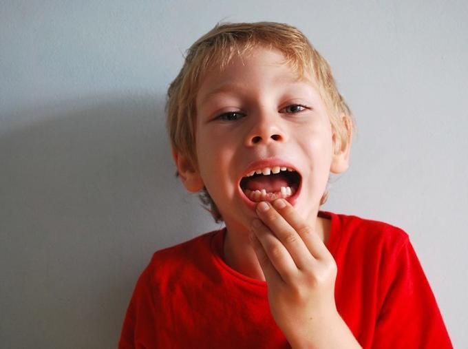 Никогда не выбрасывайте молочные зубы своих детей! Вот что говорят врачи