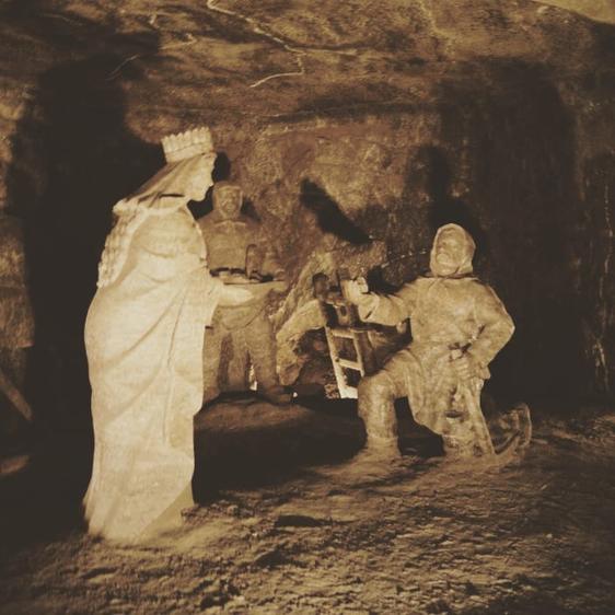 Этот величественный подземный собор — это бывшая соляная шахта в польском Величке