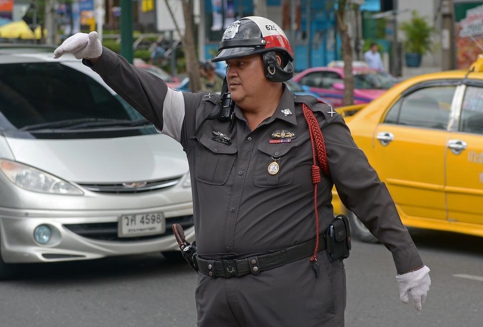 Теперь и в Индонезии: Полных полицейских заставляют худеть под страхом увольнения