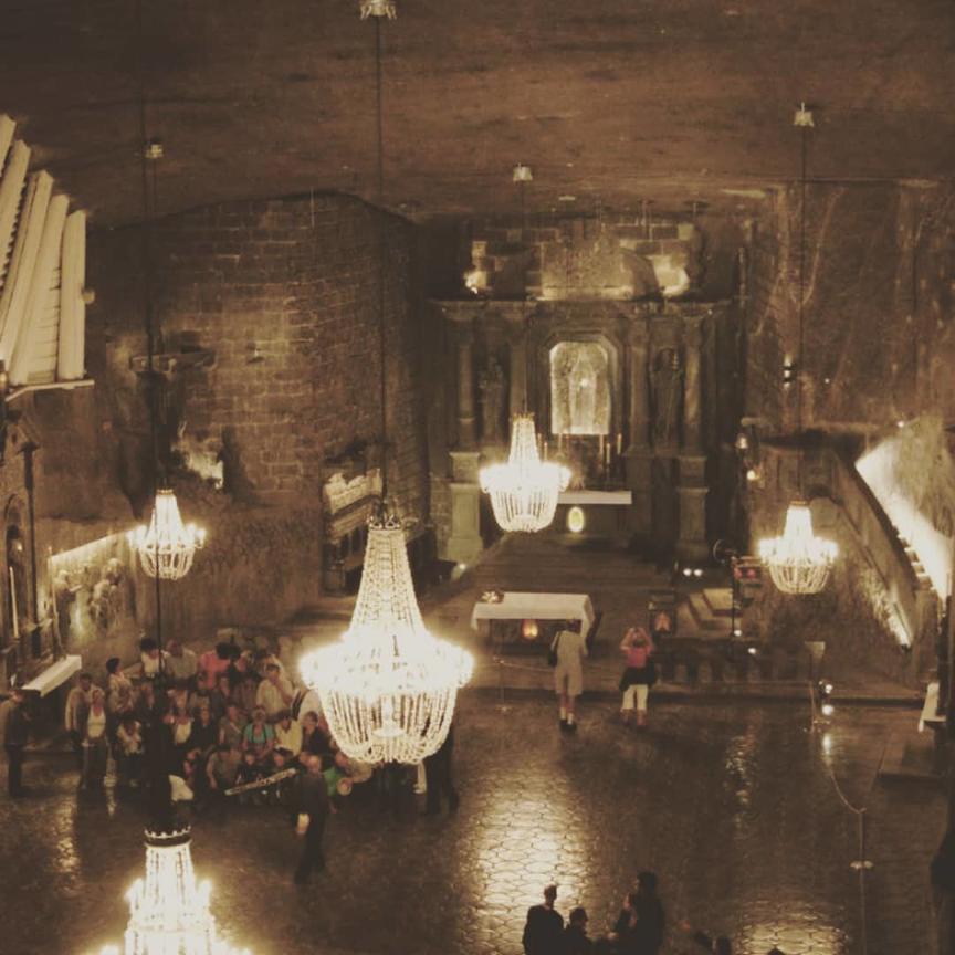 Этот величественный подземный собор — это бывшая соляная шахта в польском Величке