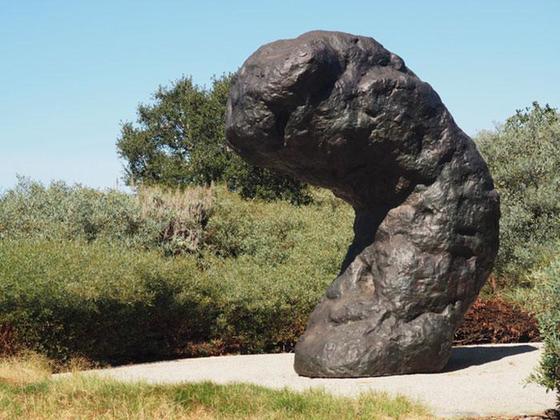 29 самых странных статуй в мире