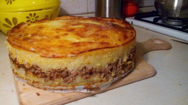 Мясной пирог с картофелем: идеальный способ накормить всю семью одним блюдом