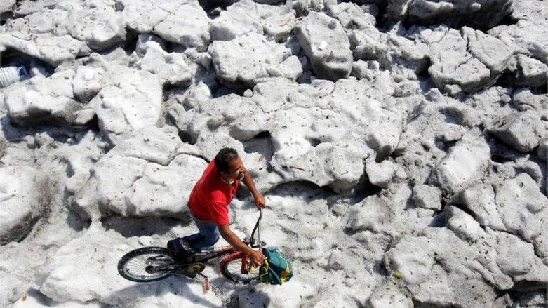 В Мексике после 30-градусной жары город завалило 2-метровым слоем снега