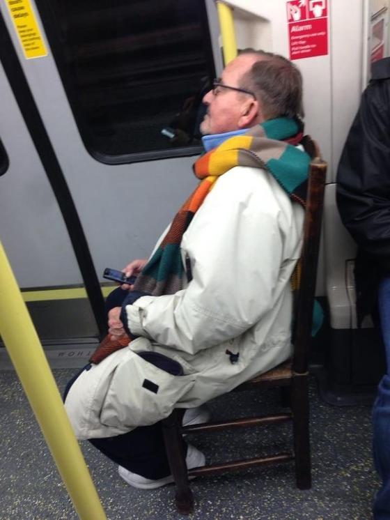 30 странных и забавных вещей, которые кто-то увидел в метро