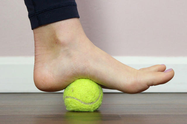6 простых упражнений для снятия боли в ногах, которые реально работают