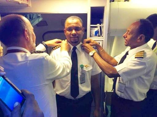 Уборщик в самолете стал капитаном борта после 24 лет службы