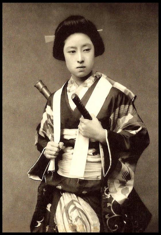 Женщины-самураи увековечены в японских фото XIX века