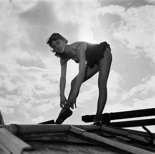 15 потрясных фото 18-летней Бриджит Бардо, танцующей на крыше в Париже