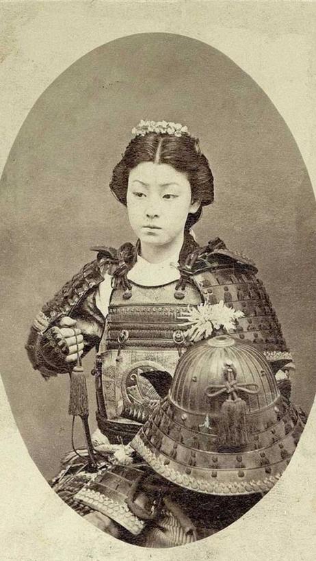 Женщины-самураи увековечены в японских фото XIX века