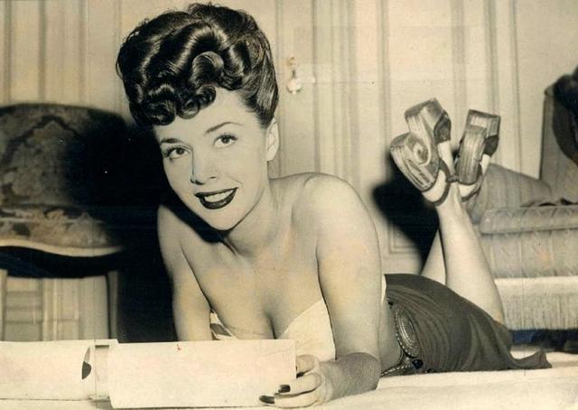 40 классных фото, которые показывают, как выглядели «крутые девчонки» в 40-х гг.
