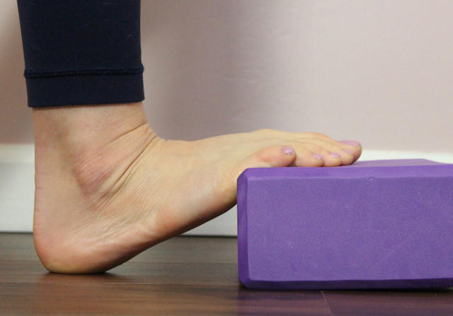 6 простых упражнений для снятия боли в ногах, которые реально работают