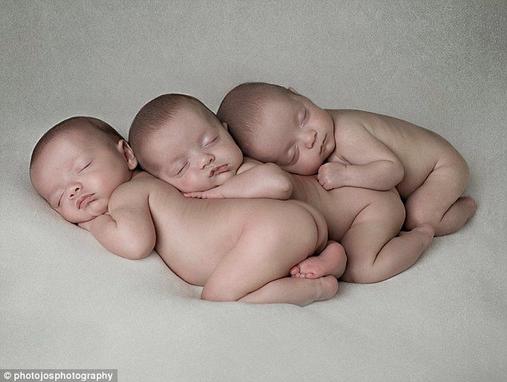 Мама родила тройню близнецов: шансы на такое — 1 к 200 миллионам!