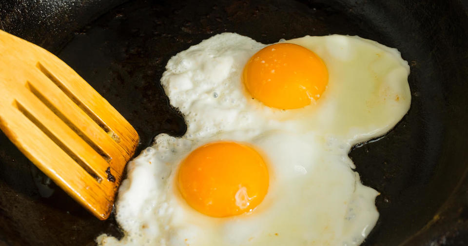 Яйца - продукт полезный, но их нельзя есть более 3 в неделю. Вот почему