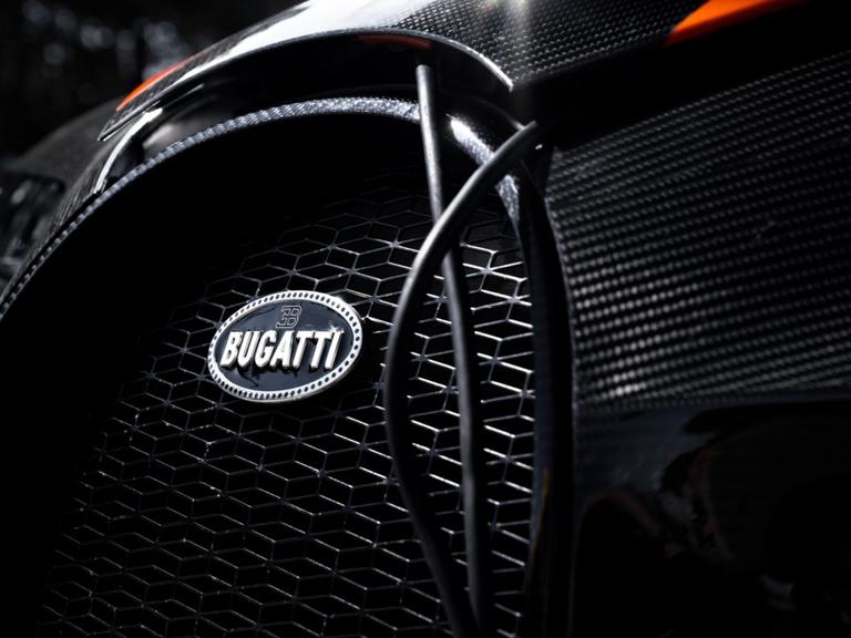 Новый гиперкар Bugatti за 3,9 миллиона долларов побил мировой рекорд скорости