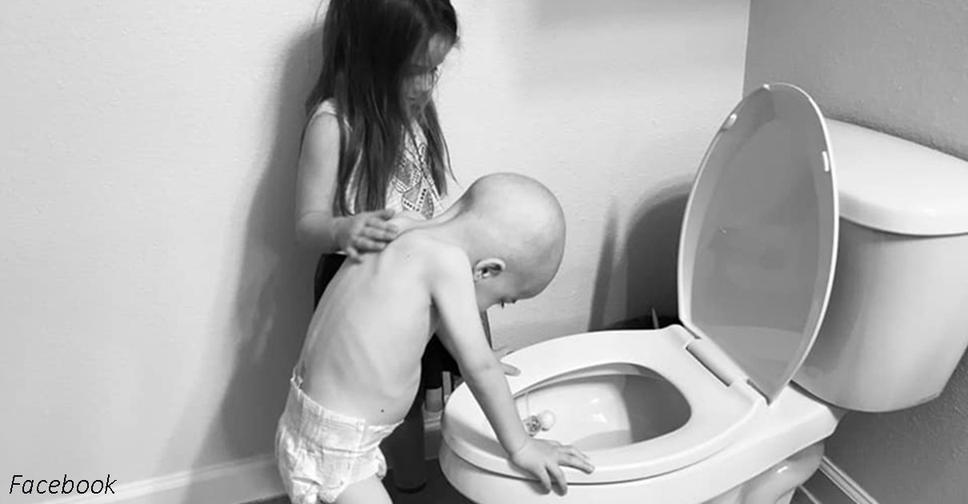 Душераздирающее фото: Сестра утешает больного брата, борющегося с лейкемией