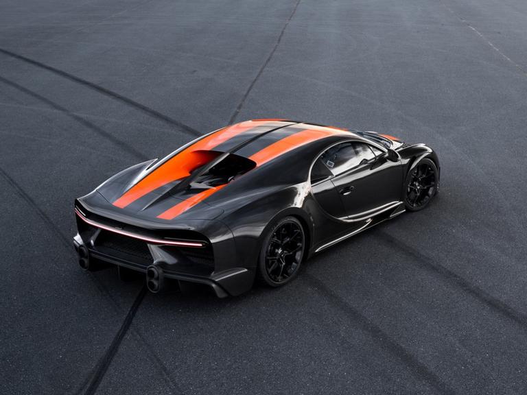Новый гиперкар Bugatti за 3,9 миллиона долларов побил мировой рекорд скорости