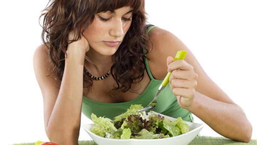 Завтрак не нужен: известный диетолог рассказала о 5 привычках, которые мешают нам похудеть