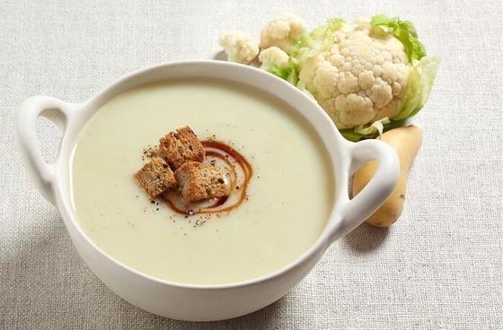 Что делать, если кулинарная фантазия зашла в тупик? 8 вкусных рецептов овощных супов, которые можно готовить в любой сезон