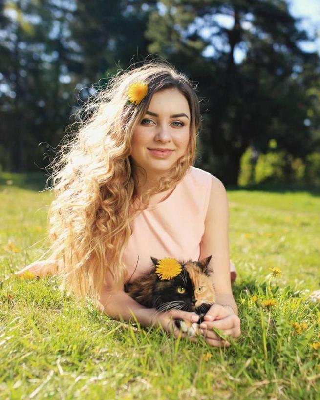 Едина в двух лицах: девушка показала миру свою уникальную кошку - она завоевала миллионы сердец