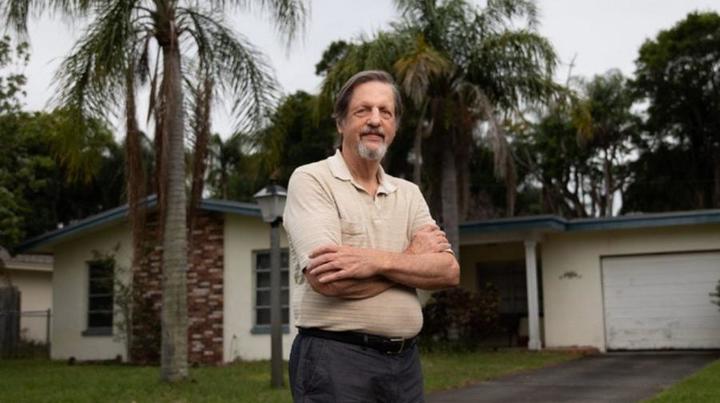 Не подстриг газон - отберем дом: власти Флориды хотят отобрать у мужчины жилье из-за 
