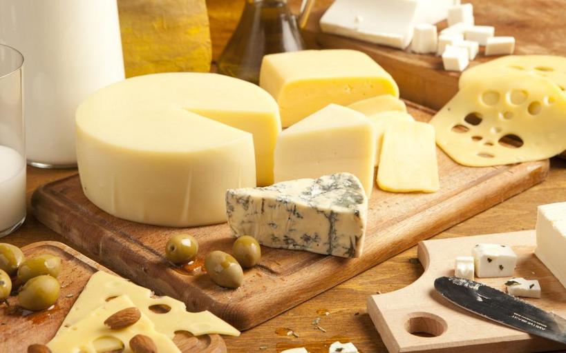 Как выбрать настоящий желтый сыр: обращаем внимание на цену и другие советы