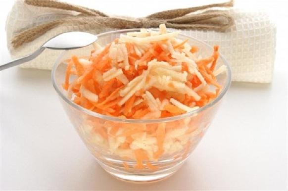 Легкий и витаминный завтрак: самый вкусный салат из моркови (все дело в соусе)