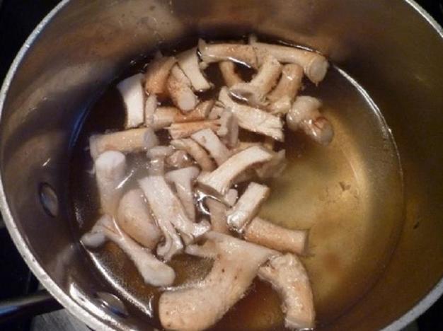 Любимый в нашей семье легкий, сливочный, немного острый грибной суп с сыром: делюсь рецептом
