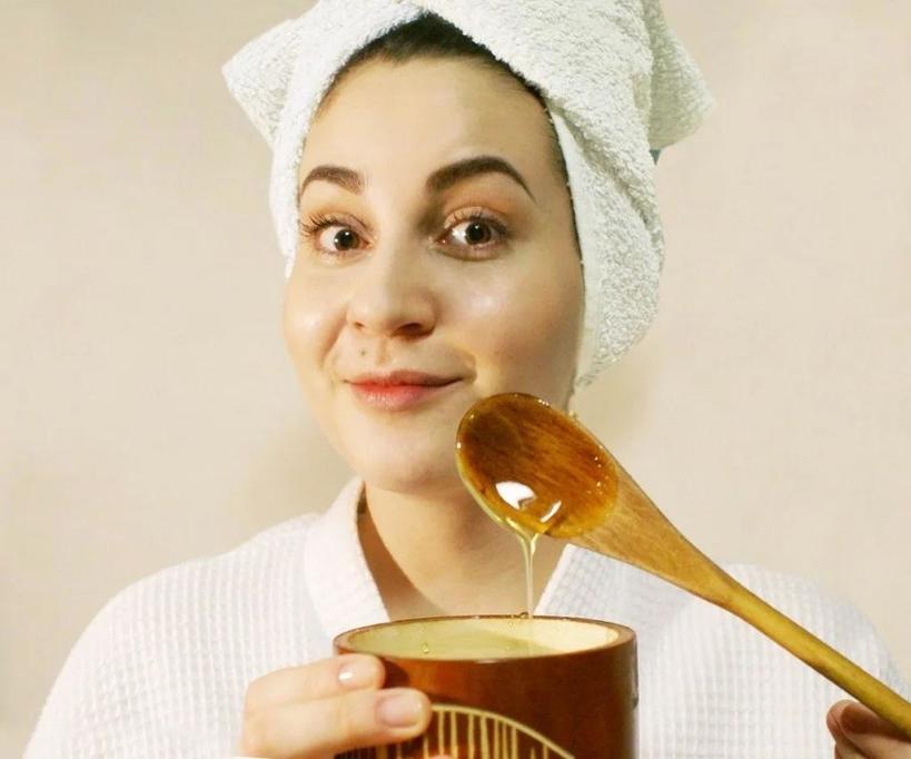 После чистки лица моя кожа долго была покрасневшей, косметолог посоветовала использовать мед для ухода: очищение, скраб, крем и не только