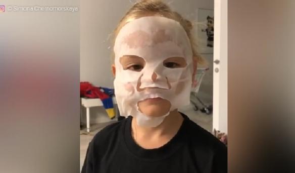 5 летняя дочь Тимати уже увлекается «увлажнительными» масками для лица: не рано ли ей это