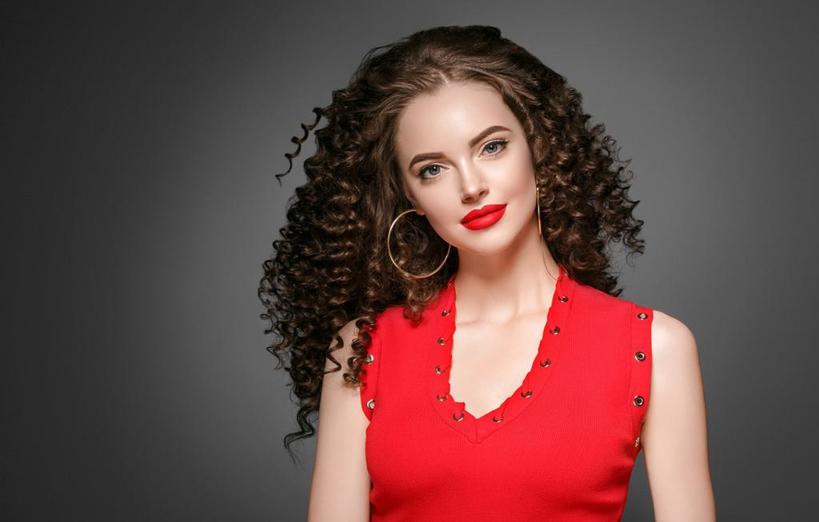 Идеальный макияж под красное платье: алые губы и другие важные советы
