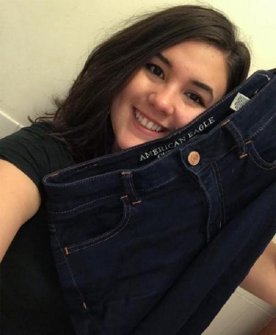 4 девушки решили испытать нестандартные способы стирки джинсов без машинки. Вот что из этого получилось