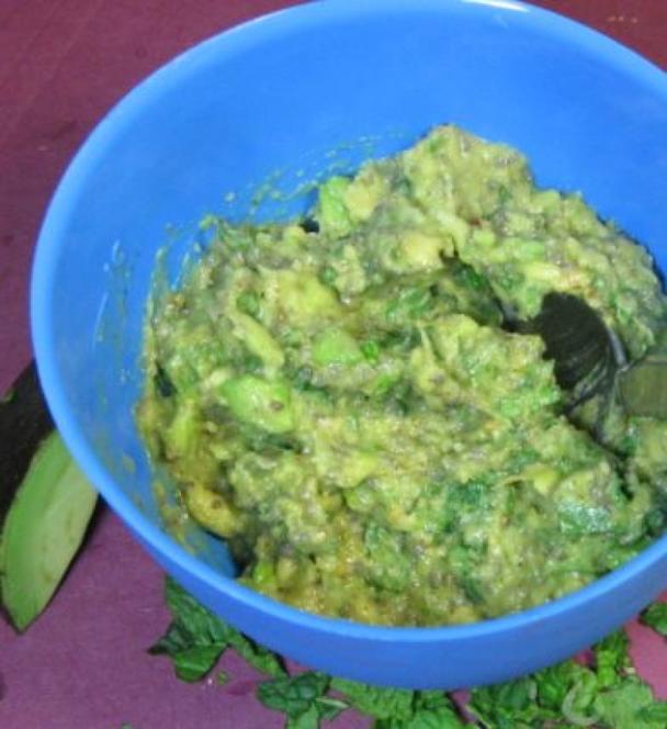 Мятное гуакамоле для лица: рецепт домашней питательной маски, которую хочется съесть