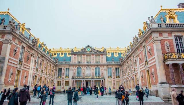 Теперь можно почувствовать себя королем Франции: прямо в Версальском дворце открылся новый отель