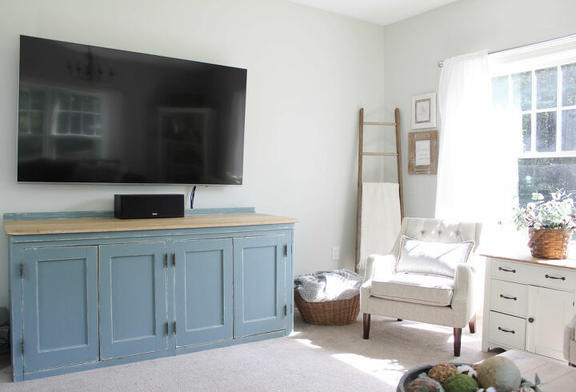 Полезная в хозяйстве вещь из старой и ненужной мебели: как легко сделать тумбочку под телевизор