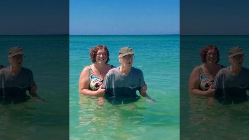 Подарок на 93-летие: на свой день рождения мужчина захотел первый раз искупаться в море