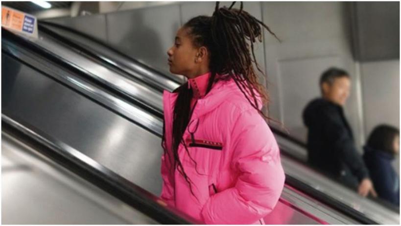 Дочь Уилла Смита позирует в лондонском метро для коллекции осень/зима 2019 «Прада»