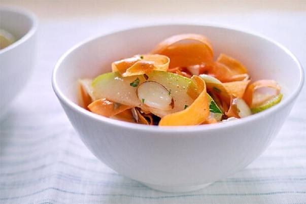 10 вкусных и оригинальных рецептов салатов из моркови, которые вас удивят (в хорошем смысле этого слова) не только набором ингредиентов, но и вкусом и видом